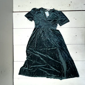 Sissyaki Green Retro V-Neck Velvet Short Sleeve Maxi Dress Women's Size M NEW - Picture 1 of 6