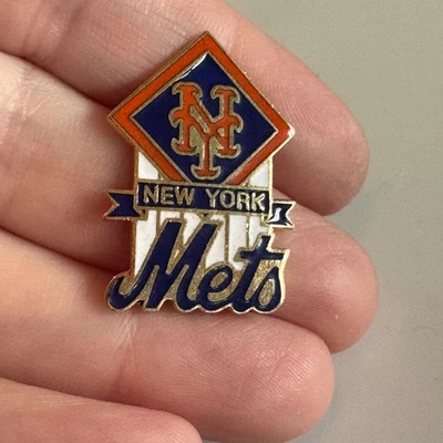 Vintage 1988 New York Mets Script & Diamond Logo Enamel Lapel Pin MLB Baseball - Image 1 of 3