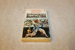 1981 Pocket Book of Baseball,Mike Schmidt SIGNED, Philadelphia Phillies,PB - Picture 1 of 2