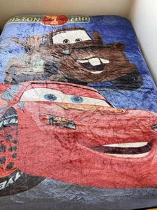VINTAGE DISNEY PIXAR CARS ACRYL PLÜSCH DECKE 60”X76” KOLBENBECHER RENNSERIE - Bild 1 von 5