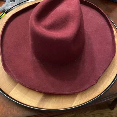 Anthropologie maroon hat — 第 1/2 张图片