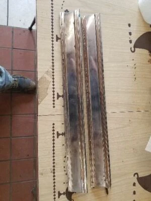 1965 年 BUICK LESABRE TRUNK 面板饰边 — 第 1/4 张图片