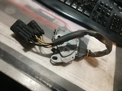 Interruptor de seguridad neutro Saab NG 900 1995 usado Foto 1 de 3