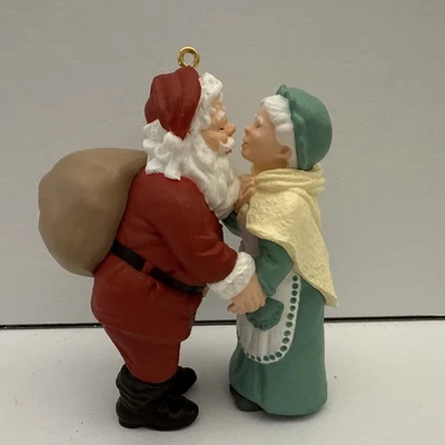 Hallmark Keepsake Ornament-1995 Mr and Mrs Claus #10 - Christmas Eve Kiss-No Box - Image 1 of 4