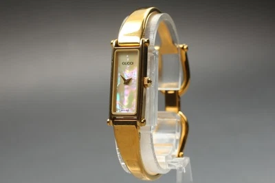 [N COMO NUEVO] GUCCI 1500 Oro Blanco Shell Brazalete Qz Reloj Damas De Colección De JAPÓN Foto 1 de 4