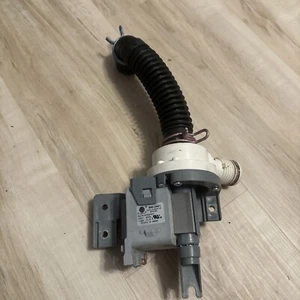 W10581874 Whirlpool Waschmaschine Ablaufpumpe - Bild 1 von 4