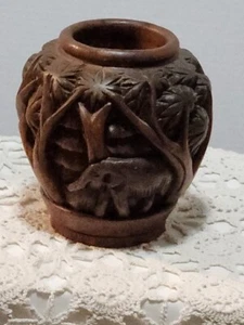 Seltene handgeschnitzte Holzvase Elefanten Dschungel Afrika ~ Vintage 1970er ~ 6” x 5” - Bild 1 von 4