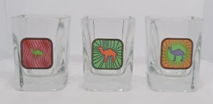 Lote De 3 Vasos De Colección Camel Shot-Vidrio Transparente, Forma Cuadrada y Gráficos Psicodélicos - Imagen 1 de 15