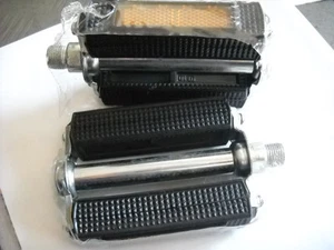 COPPIA PEDALI CICLOMOTORI D'EPOCA VARI MODELLI  - Foto 1 di 1