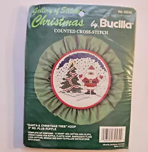 Galería de puntos Bucilla Santa y aro de árbol de Navidad punto de cruz contado - Imagen 1 de 2