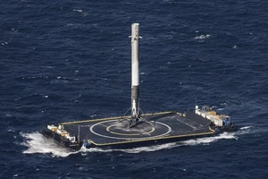 Falcon 9 Rocket After Landing Drone Ship CRS-8 Arabsat Photo Poster Art Print - Picture 1 of 2