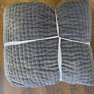 Edredón reversible Pottery Barn terciopelo borde vieira KING azul tormentoso Foto 1 de 4