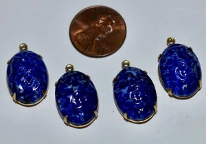 VINTAGE 4 COBALT BLUE SCARABLIKE RELIEF GLASS OVAL PENDANTS in BRASS • 10x14mm - Picture 1 of 2