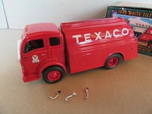 636D ERTL 1016 USA Camión Cisterna Blanca 1949 Texaco 1 :3 4 + Caja - Imagen 1 de 9