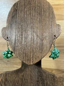CHRISTMAS Green Gift Bows Dangle Earrings Holiday Fashion Jewelry - Picture 1 of 4