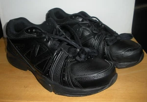 Neu mit Karton New Balance Herren schwarz sportliche Trainingsschuhe Größe 9 1/2 D Medium - Bild 1 von 13