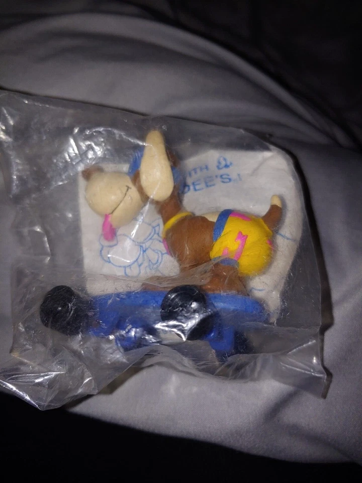 Hardees Smurfs: Smurf Dog on Skateboard 1990 de colección Foto 1 de 1