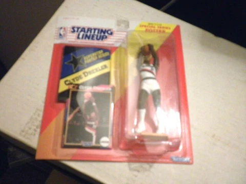 BRAND NEW (NOS) 1992 CLYDE DREXLER PORTLAND BLAZERS STARTING LINE UP FIGURE MOMC Cover