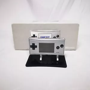 Gameboy Micro Silver Boxed Complete - Near Mint Condition - With Street Fighter - Picture 1 of 12
