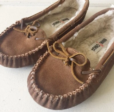 Mocasines de gamuza forrados de piel sintética tostados Minnetonka Junior talla 5 Foto 1 de 4