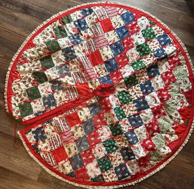 Falda Árbol de Navidad Vintage Patchwork 45" Hecha a Mano Cottagecore Rojo Verde Blanco Foto 1 de 4