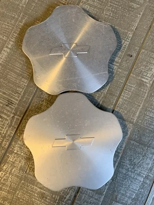 00-05 Chevy Monte Carlo Tapacubos Centro Juego De 2 Lote 2000 2001 2002 2003 OEM Foto 1 de 4