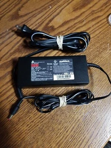 Adaptador de CA Delta Electronics modelo ADP-36KR A número de pieza 524475-073 - Imagen 1 de 3