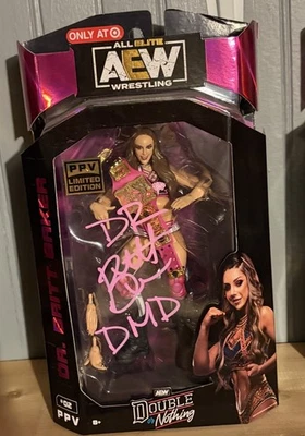 Figura objetivo limitada firmada AEW Double or Nothing Dr Britt Baker. Foto 1 de 3