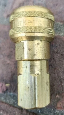 Parker 30 Series B37 1/2" Quick Connect Coupler 1/2"-14 Female Threads - Image 1 of 4