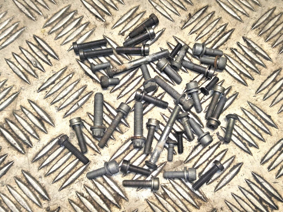 BMW S1000RR 2010 2018 10 18 JUEGO DE PERNOS MISC MOTOR S1000R S1000XR Foto 1 de 1