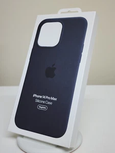 NEW Apple iPhone 14 Pro Max Silicone Case with MagSafe - Midnight - Picture 1 of 4