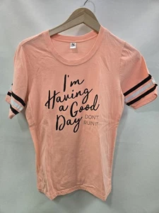 Camisa Im Have A Good Day para mujer grande rosa híbrida gráfica manga a rayas - Imagen 1 de 8