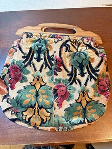 Cartera o bolso vintage de costura de tapiz para alfombras, asas de madera - Imagen 1 de 20