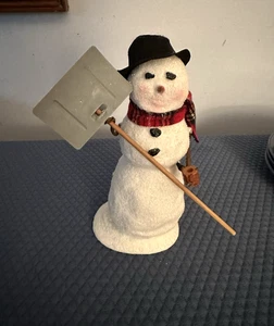 Byers Choice Snowman With Shovel Snow Scarf Carrot Nose 2014 Vintage Caroler - Picture 1 of 8