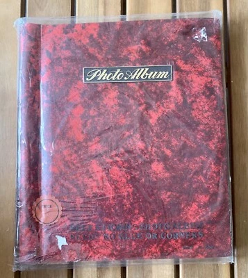 NUEVO Álbum de Fotos Rojo y Negro Gótico Envuelto Años 70 Autoadhesivo De Colección Foto 1 de 4
