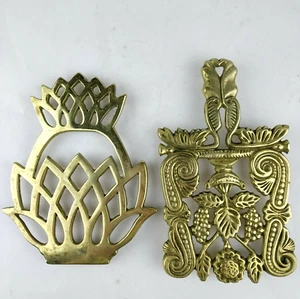 2 Brass Trivets Pineapple & Grape Scrolls VM Virginia Metalcrafters VTG - Picture 1 of 12