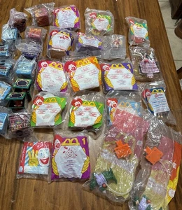 Vintage Spielzeug 30 Stück Happy Meal McDonalds Hercules Aladdin Barbie - Bild 1 von 11