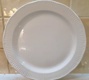 WHITE FINE BONE CHINA DINNER PLATE WITH RIBBED EDGE 25 CM DIAMETER : UNNAMED - Picture 1 of 3