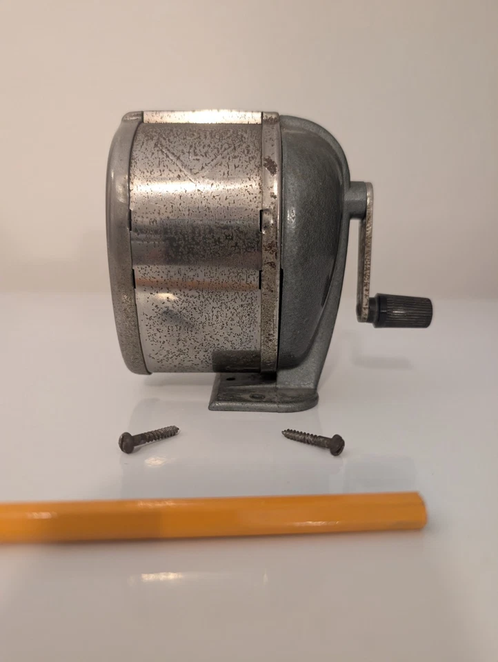 SACAPUNTAS DE ESCRITORIO VINTAGE BOSTON 1 AGUJERO MANIVELA 2 tornillos originales MTG Foto 1 de 4