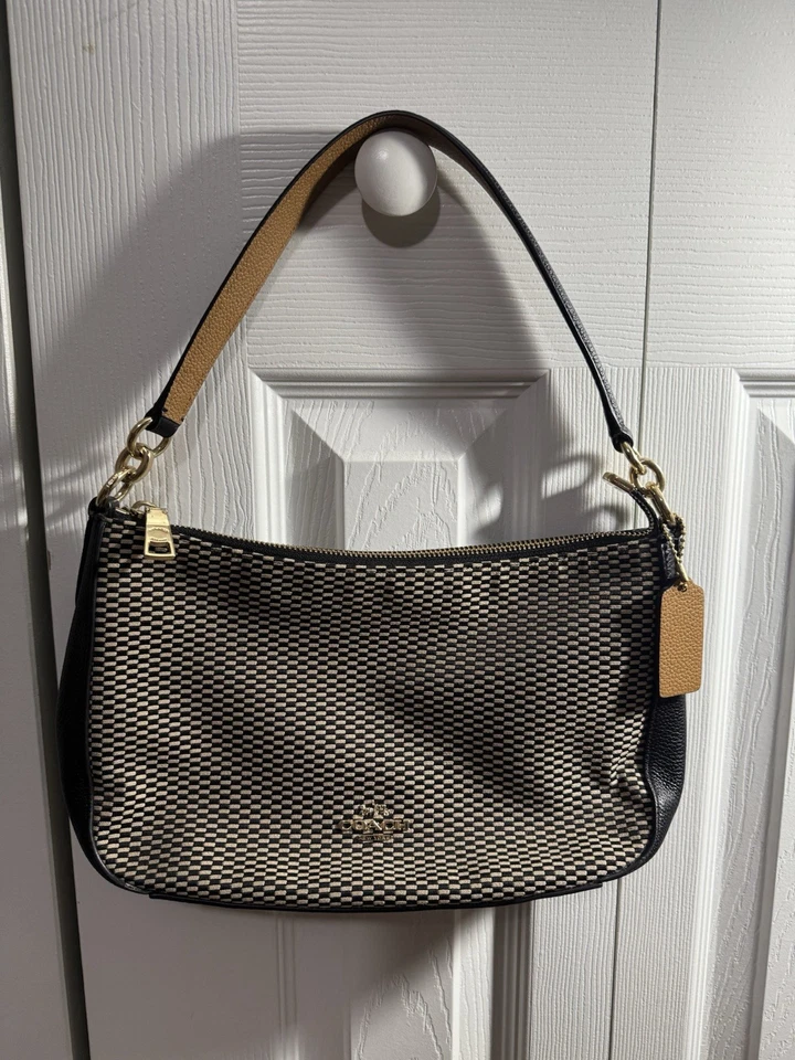 蔻驰 Teri 单肩包黑色/金色方格二手状况良好 — 第 1/4 张图片