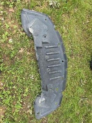 Motor CADILLAC DEVILLE 2001-2005 sob a tampa SHIELD SPLASH gm1091117 usado fabricante de equipamento original - Imagem 1 de 4