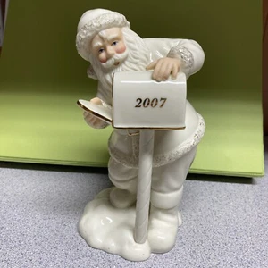 LENOX "LAST MINUTE LISTS CHRISTMAS SANTA BY THE MAILBOX FIGURINE 2007 North Pole - Picture 1 of 9
