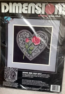 "Dimensiones #3949 Rosas punto de cruz sin cuenta y corazón de encaje antiguo 12 x 12""" - Imagen 1 de 3
