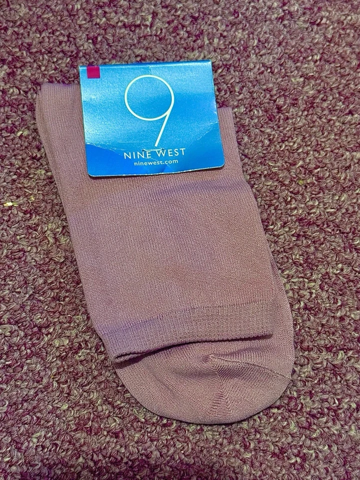 Nuevo con etiquetas Pantalón Nine West Calcetines de vestir finos para mujer 6-10,5 Zapato púrpura Foto 1 de 1