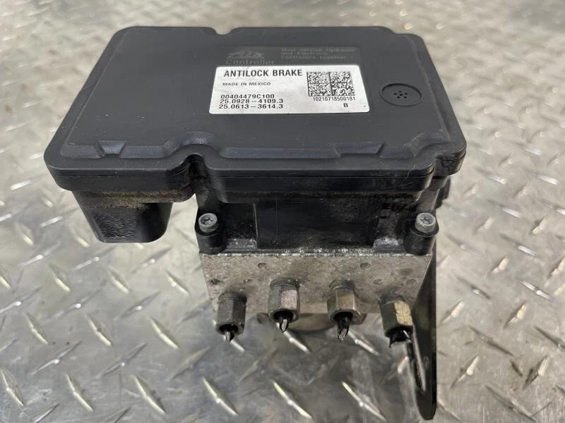 2008 Jeep Grand Cherokee Jeep Commander ABS Anti-Lock Brake Pump Assembly OEM - Image 1 of 3