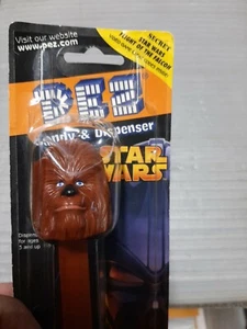 2005 Chewbacca PEZ Star Wars Flight Of The Falcon Cheat Codes Inside - Bild 1 von 2