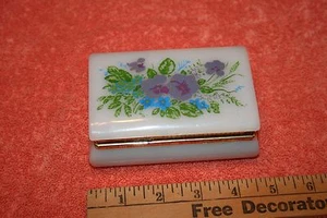 White Plastic Trinket Box with flowers on top - Picture 1 of 4