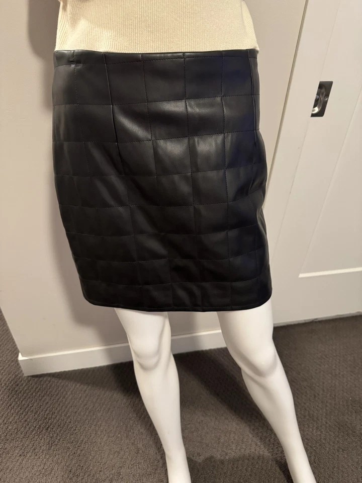 Falda acolchada de cuero vegano Milly - ¡NUEVA! Foto 1 de 4