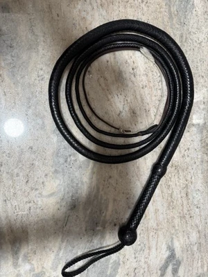 Auténtico látigo trenzado 12.  8’ de largo.  Gran calidad de construcción. Foto 1 de 4