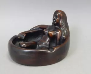 Antico posacenere figurativo vintage art deco donna nuda bagno resina Venere - Foto 1 di 3